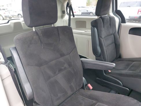 Used 2019 Dodge Grand Caravan SE image 11