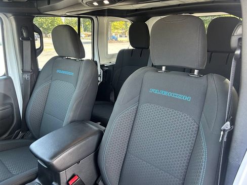 Used 2025 Jeep Wrangler Unlimited Rubicon 4xe w/ Convenience Group AWD/4WD image 10