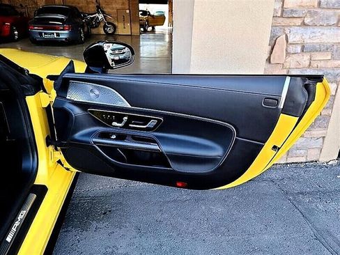 Used 2022 Mercedes-Benz SL 63 AMG 4MATIC image 32
