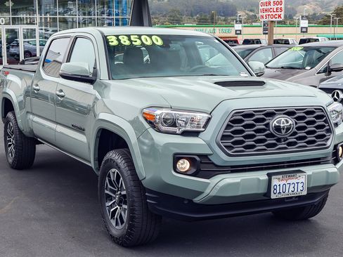 Used 2023 Toyota Tacoma TRD Sport w/ TRD Premium Sport Package AWD/4WD image 20