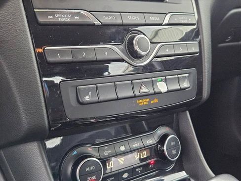 Used 2017 INFINITI QX30 w/ Cargo Package FWD image 10