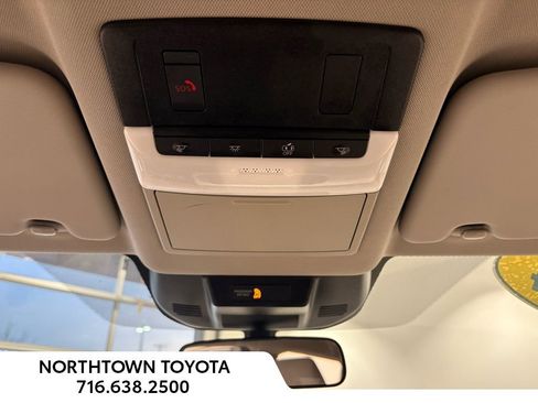 Used 2024 Nissan Rogue SV image 15