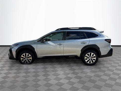 Used 2024 Subaru Outback Premium image 9