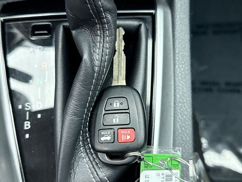 Used 2017 Toyota Corolla LE w/ Carpet Mat Package (TMS) image 21