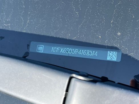 Used 2023 Chevrolet Bolt LT w/ Infotainment Package FWD image 28