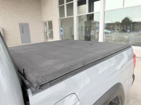 Used 2019 Toyota Tacoma TRD Off-Road image 9