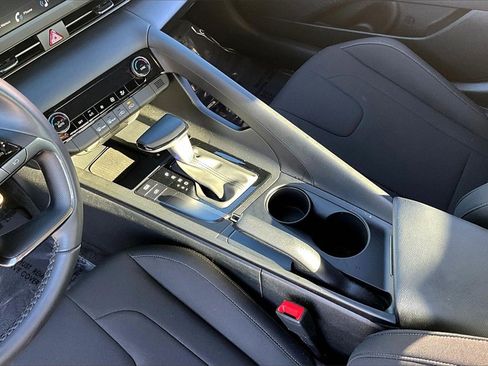 Certified 2025 Hyundai Elantra Sport image 15