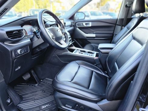 Used 2022 Ford Explorer XLT w/ Equipment Group 202A image 19