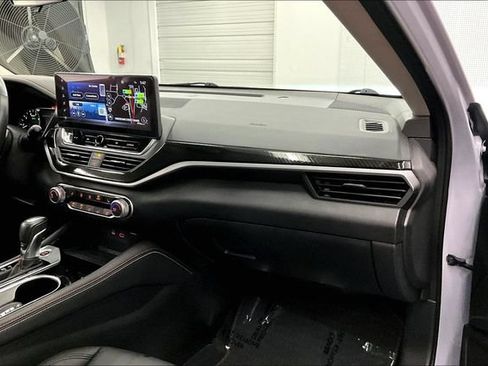Used 2023 Nissan Altima 2.5 SR w/ SR Premium Package FWD image 19