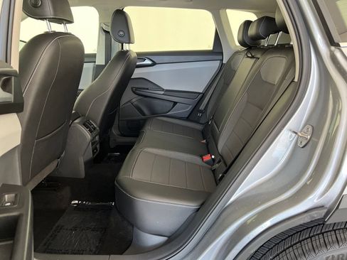 Used 2023 Volkswagen Taos SE w/ Panoramic Sunroof Package FWD image 27