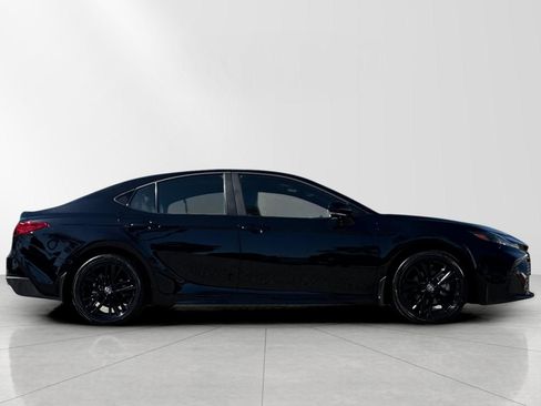 Used 2025 Toyota Camry SE w/ Convenience Package FWD image 2