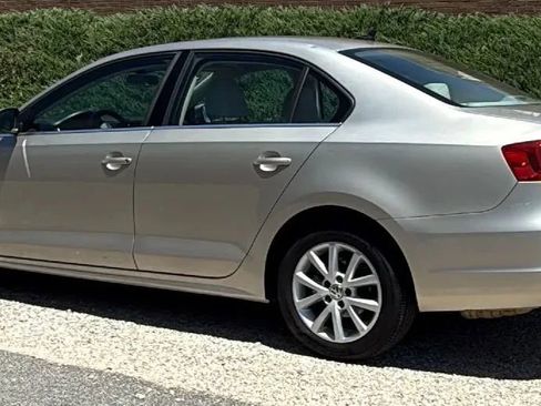 Used 2013 Volkswagen Jetta SE FWD image 6