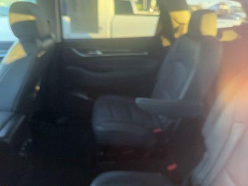 Used 2019 Buick Enclave Essence image 8