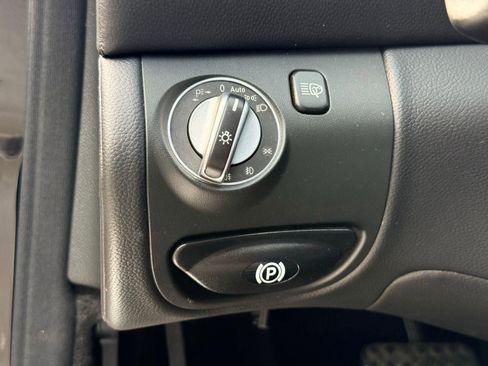 Used 2011 Mercedes-Benz SL 550 image 33