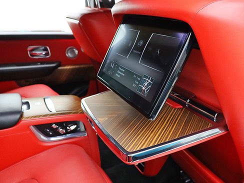 Used 2019 Rolls-Royce Cullinan AWD/4WD image 39