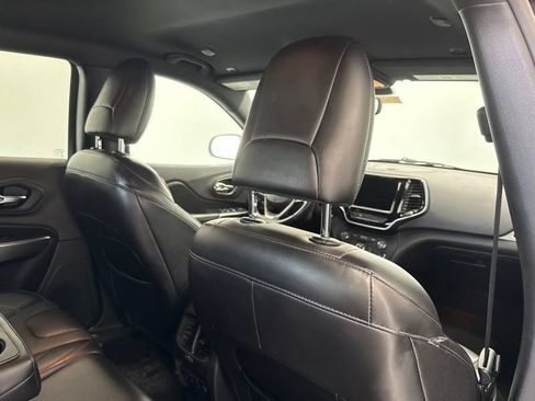 Used 2019 Jeep Cherokee High Altitude AWD/4WD image 12