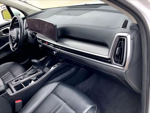 Used 2024 Kia Sorento S image 18