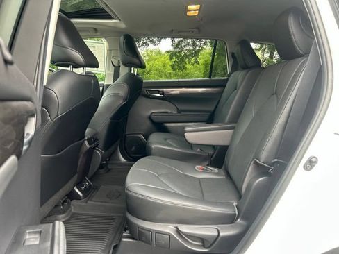 Used 2021 Toyota Highlander Limited AWD/4WD image 30