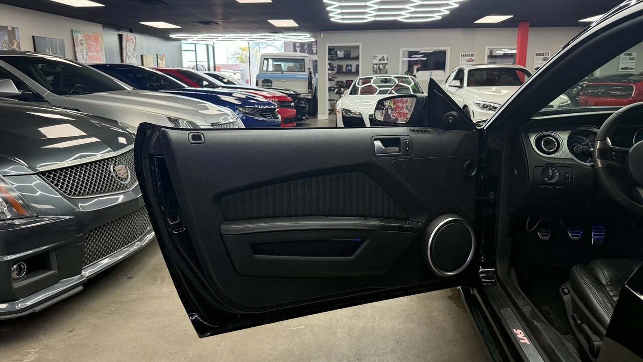 Used 2011 Ford Mustang Shelby GT500 RWD image 9