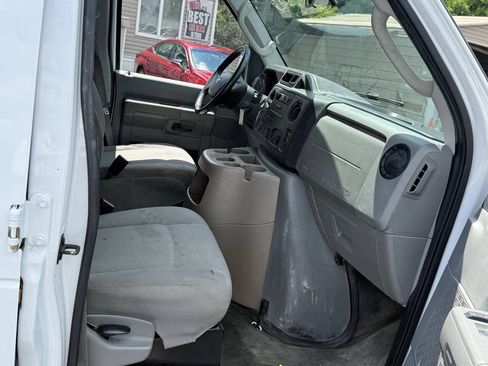 Used 2014 Ford E-250 and Econoline 250 w/ Power Group RWD image 12