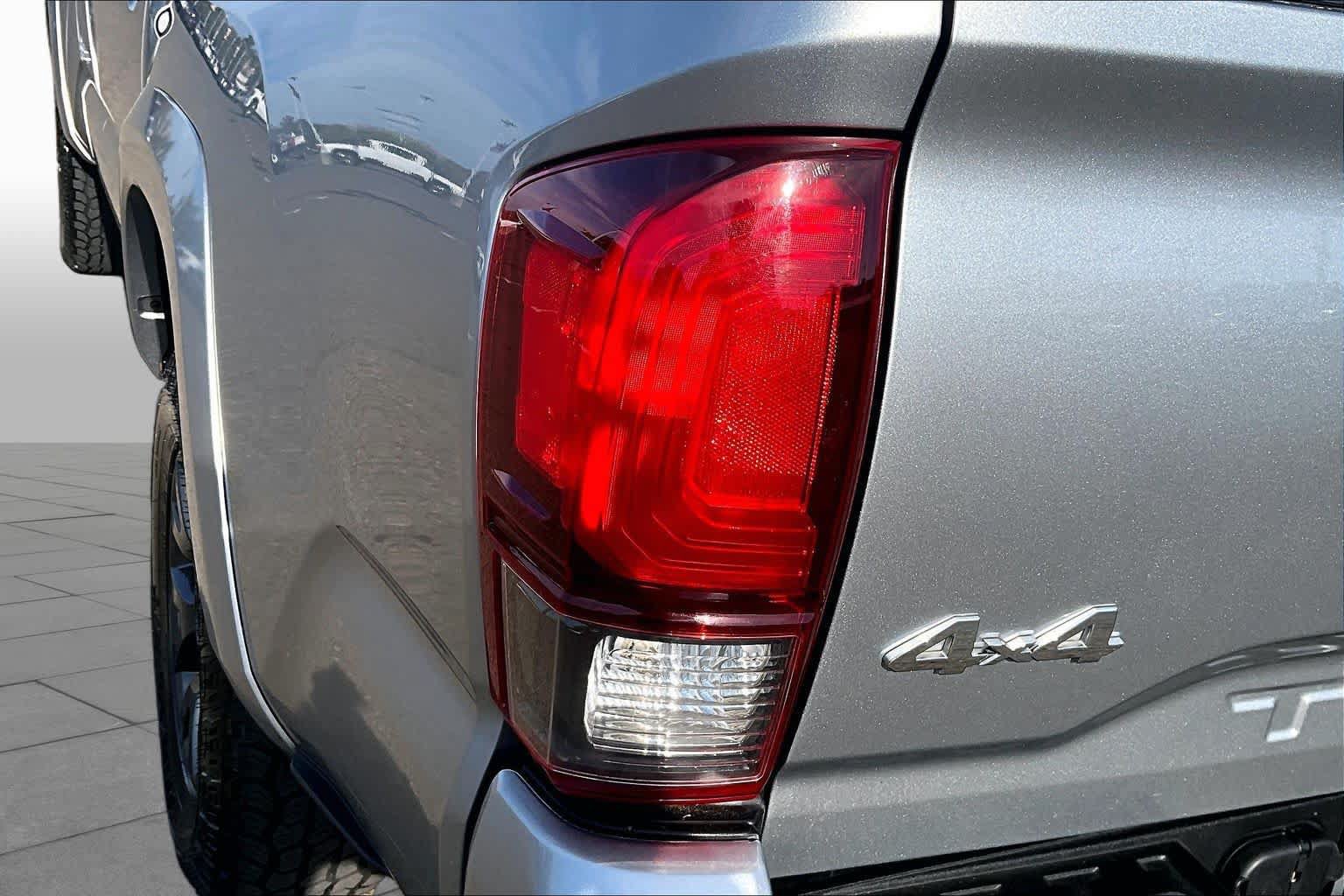 Used 2022 Toyota Tacoma SR5 w/ Technology Package AWD/4WD image 28