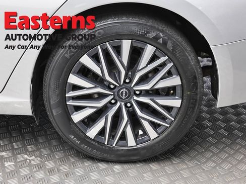 Used 2024 Nissan Altima 2.5 SV FWD image 8