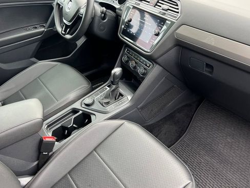 Used 2020 Volkswagen Tiguan SE w/ 3rd Row Seat Package image 14