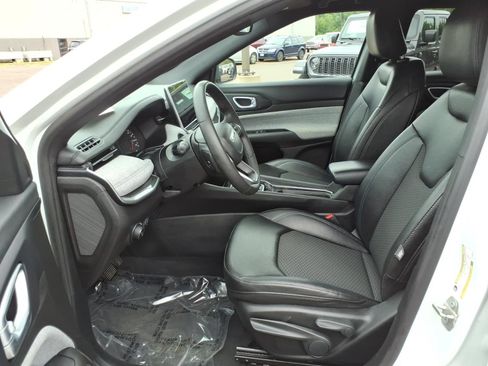 Used 2024 Jeep Compass Latitude w/ Altitude Special Edition AWD/4WD image 15