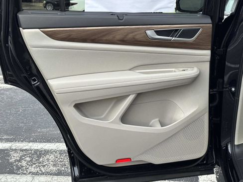 New 2026 Volkswagen Atlas SE image 13