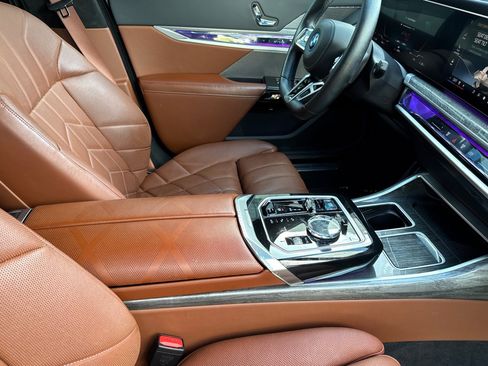 Certified 2024 BMW i7 xDrive60 w/ Premium Package AWD/4WD image 19