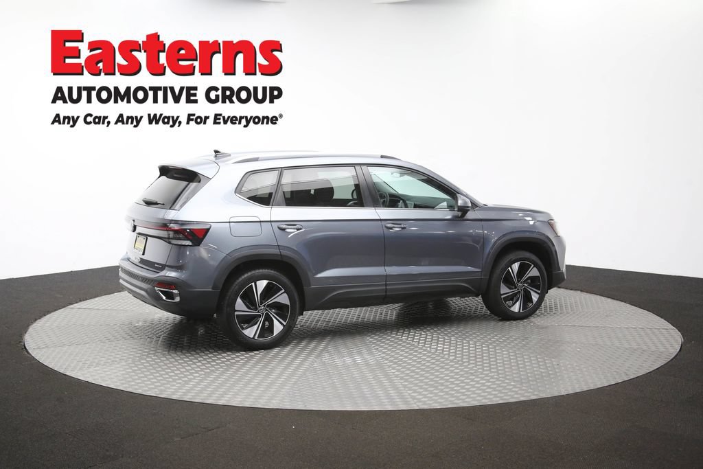 Used 2025 Volkswagen Taos SE AWD/4WD image 42