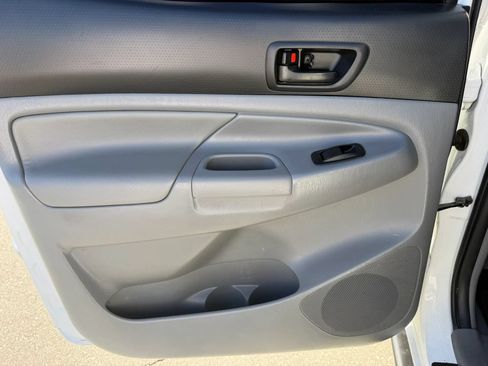 Used 2014 Toyota Tacoma PreRunner w/ TRD Sport Package RWD image 12