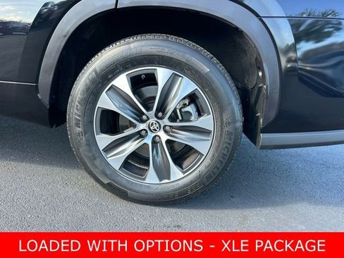 Used 2022 Toyota Highlander XLE image 10