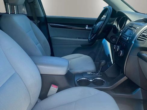 Used 2013 Kia Sorento LX AWD/4WD image 11