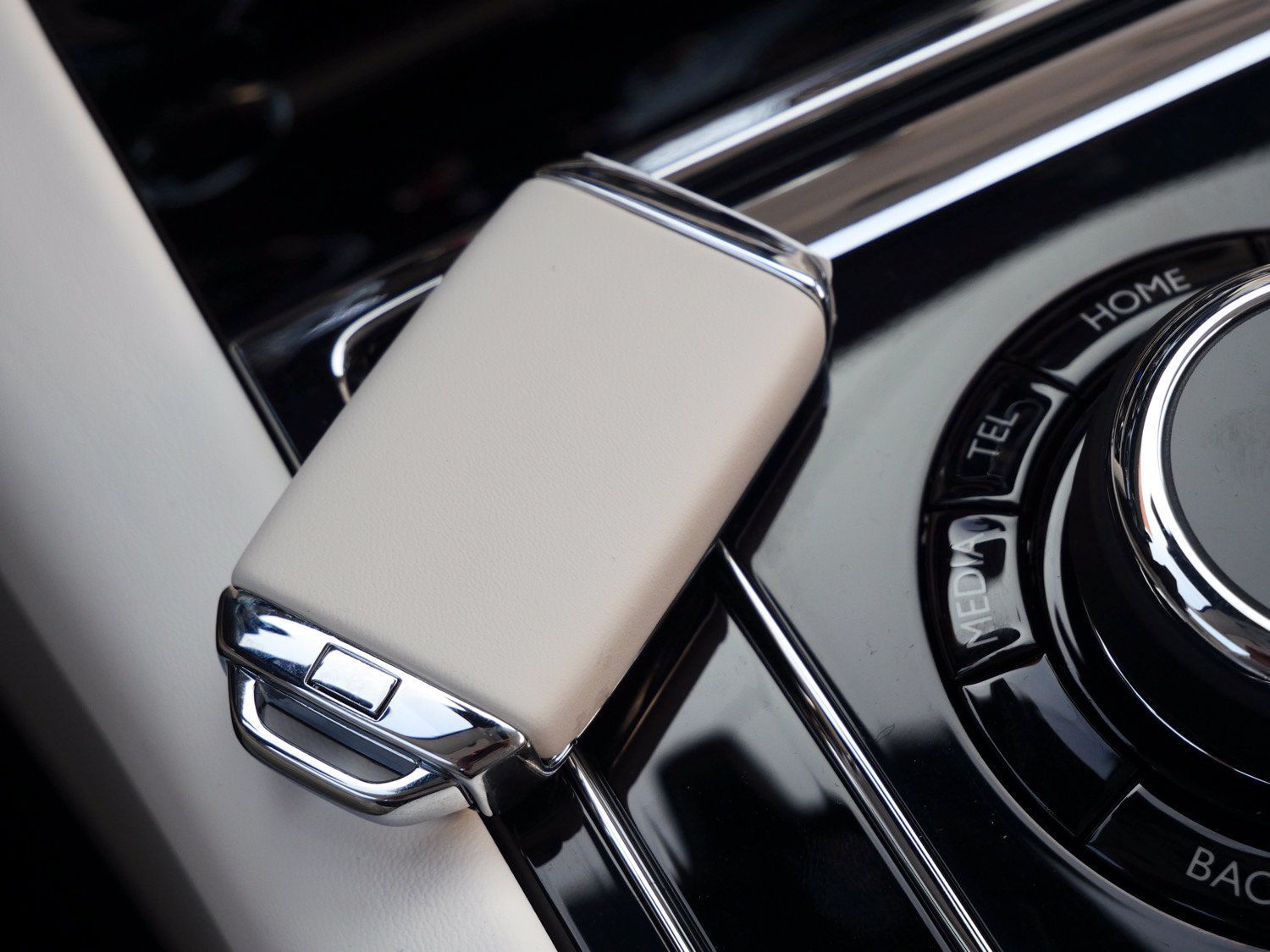 Certified 2025 Rolls-Royce Spectre w/ Spectre Launch Package AWD/4WD image 15