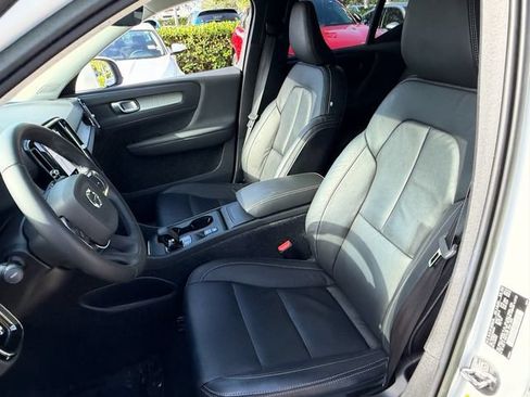 Used 2023 Volvo XC40 B4 Core w/ Convenience Package FWD image 11