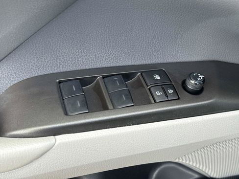 Used 2024 Toyota Camry SE FWD image 17
