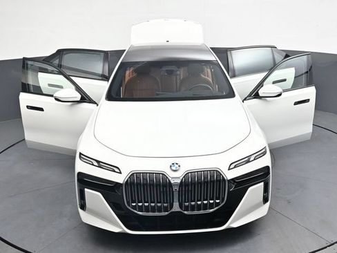 Used 2024 BMW 740i xDrive AWD/4WD image 39