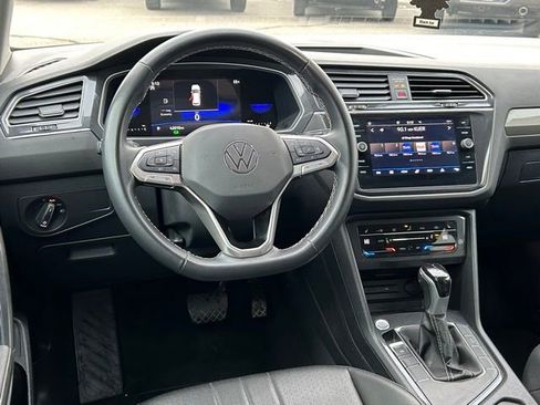 Used 2024 Volkswagen Tiguan SE image 23