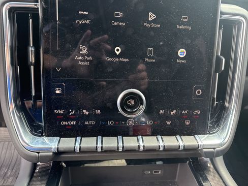 Used 2025 GMC Yukon Elevation w/ Elevation Premium Package image 22