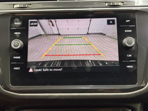 Used 2023 Volkswagen Tiguan SE R-Line image 17