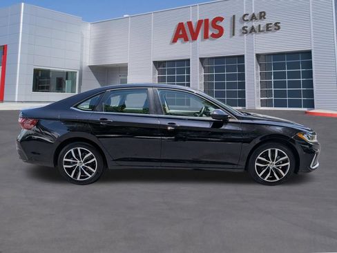 Used 2025 Volkswagen Jetta SE FWD image 5