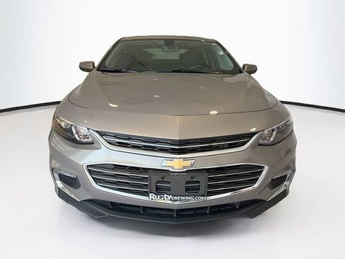 Used 2017 Chevrolet Malibu LT w/ Leather Package FWD image 2