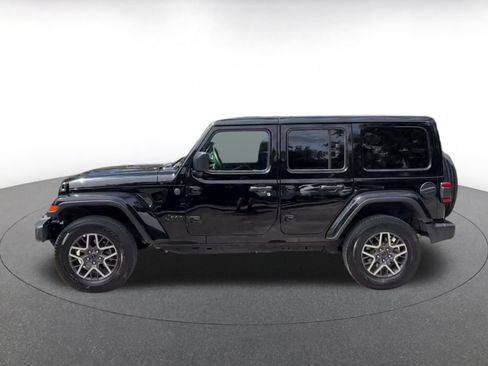 Used 2025 Jeep Wrangler Unlimited Sahara AWD/4WD image 8