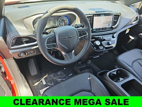 New 2025 Chrysler Pacifica Select image 17