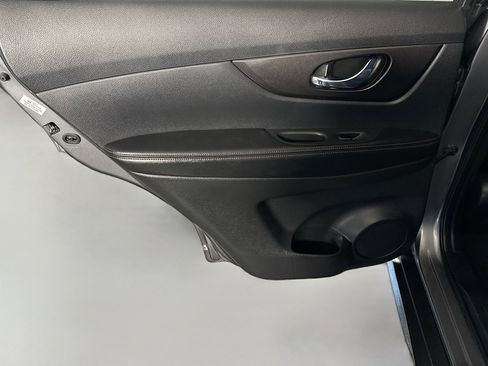 Used 2019 Nissan Rogue SV w/ Premium Package FWD image 26