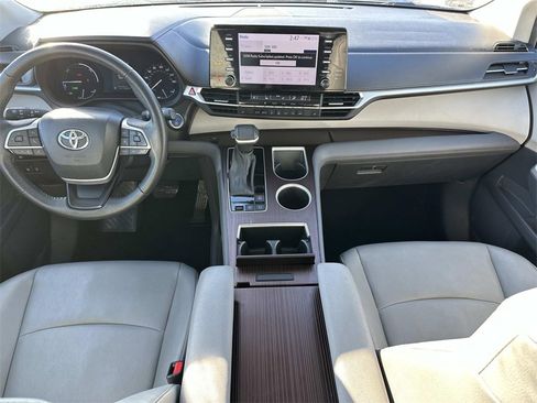 Used 2024 Toyota Sienna XLE image 14