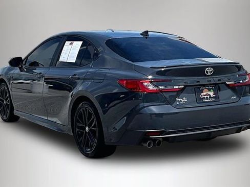 Used 2025 Toyota Camry SE FWD image 4