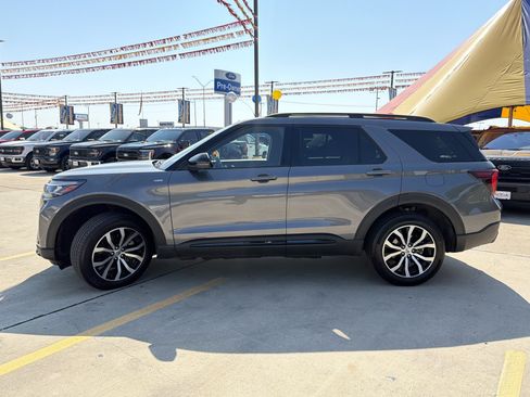 Certified 2025 Ford Explorer ST-Line AWD/4WD image 11