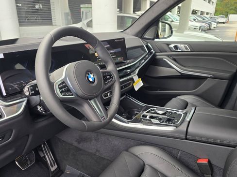 New 2026 BMW X5 xDrive40i w/ M Sport Package AWD/4WD image 17